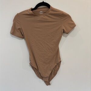 SKIMS FITS EVERYBODY SHORT SLEEVE T-SHIRT